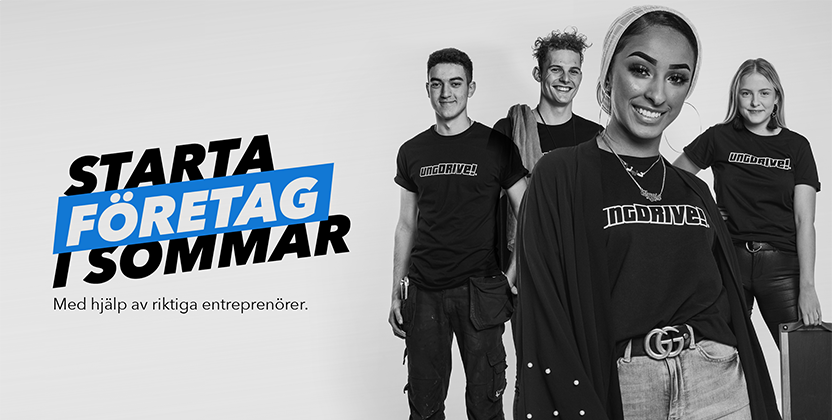 Får ungdomar med UngDrive-tröjor står tillsammans. Till vänster står texten: Starta företag i sommar. Med hjälp av riktiga entreprenörer.